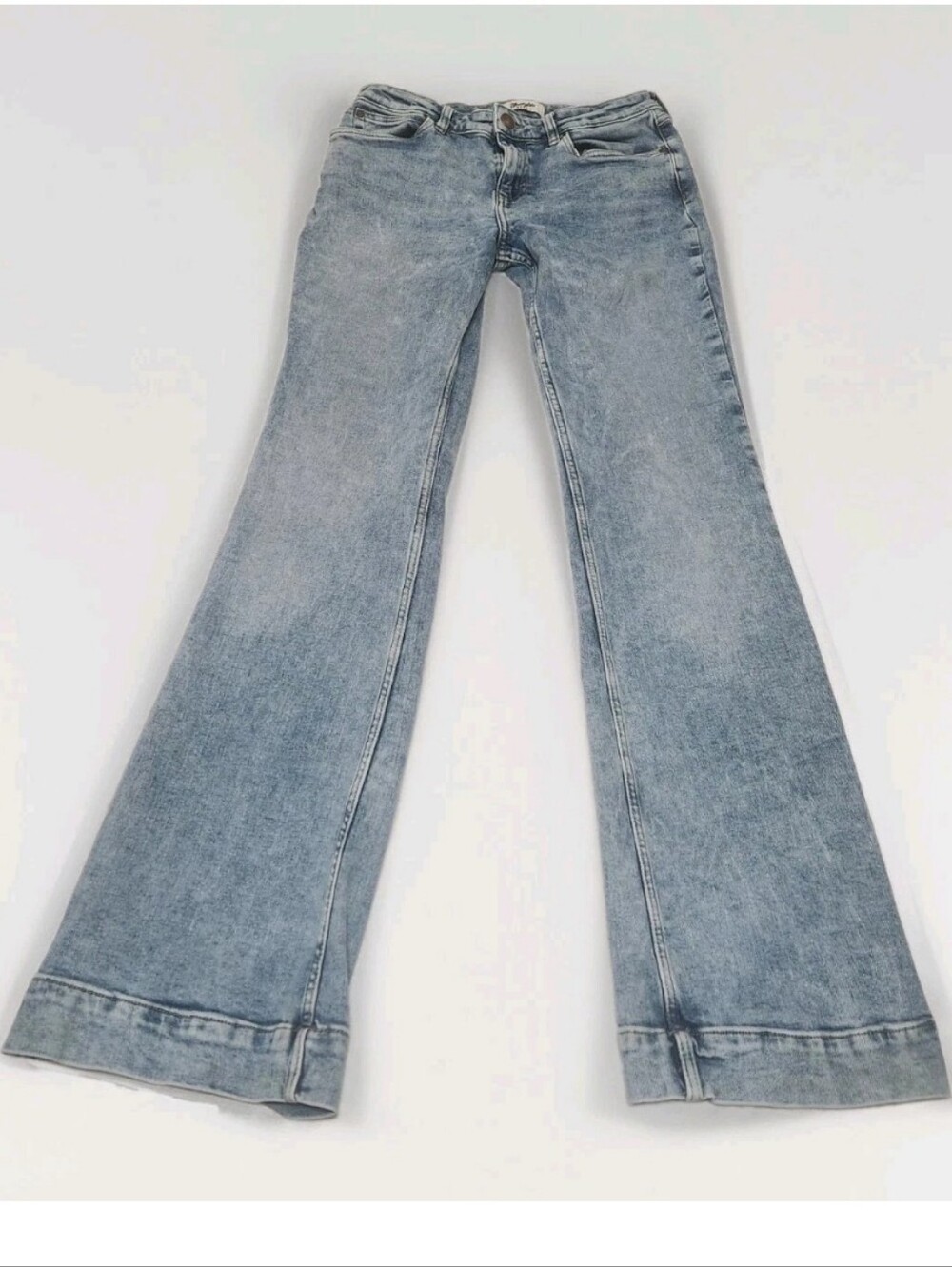 Light Wash Flare Jeans for Women - Classic Wide Leg - Picture 11 of 12